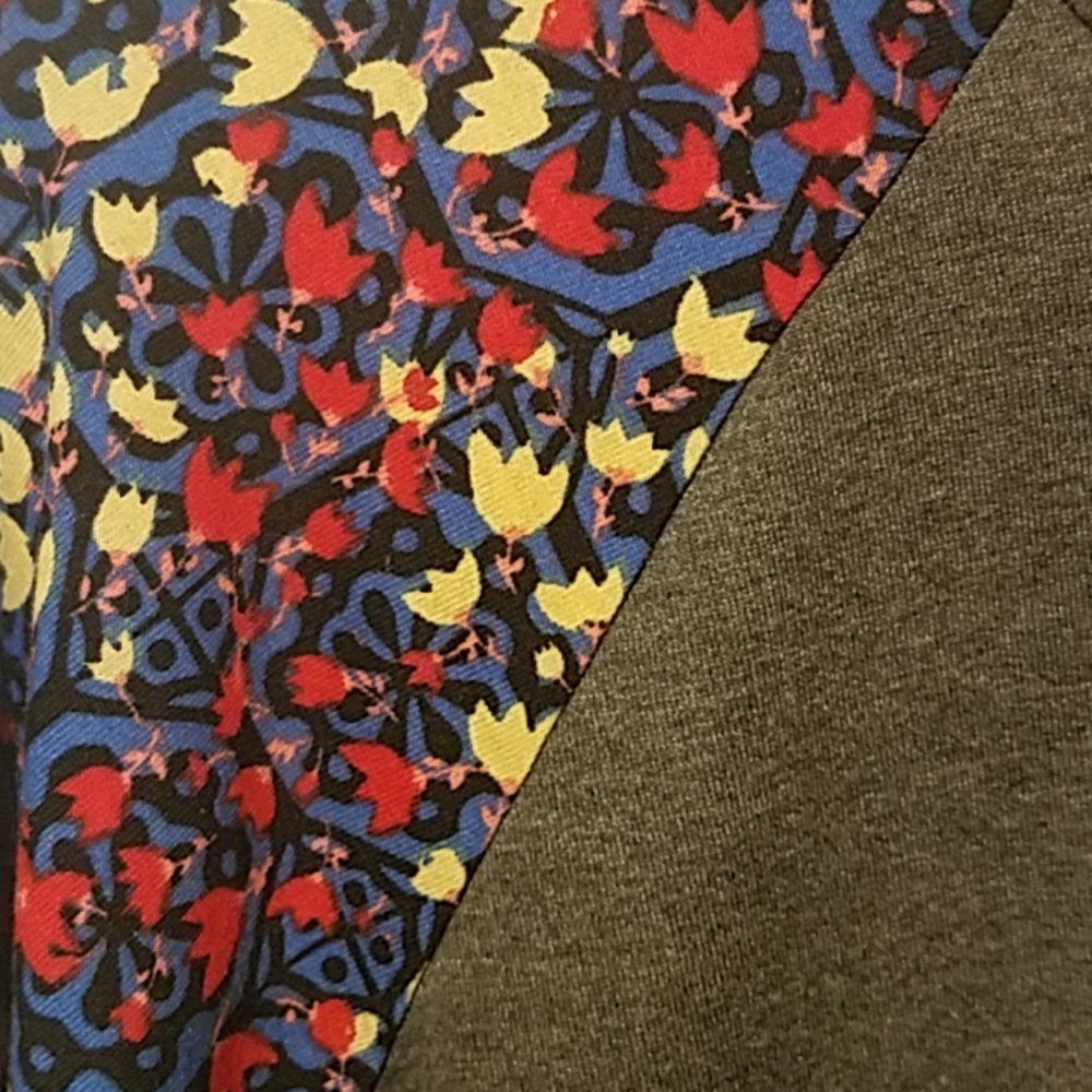 Lularoe Extra Large Flowered Randy - image 4